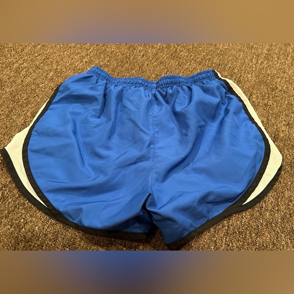 EUC Women’s Sz S Nike Dry Fit athletic active wear shorts running bottoms - Picture 3 of 3